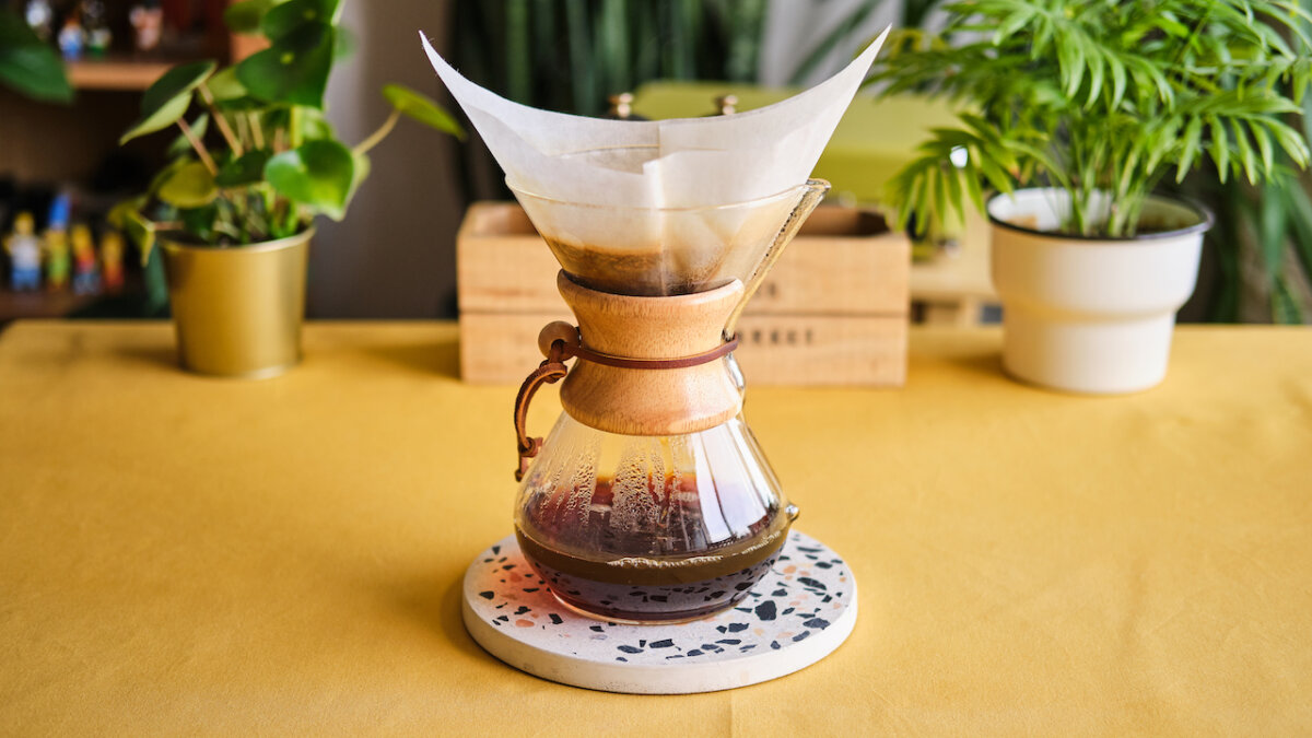How to Use a Chemex Coffee Maker in 6 Easy Steps