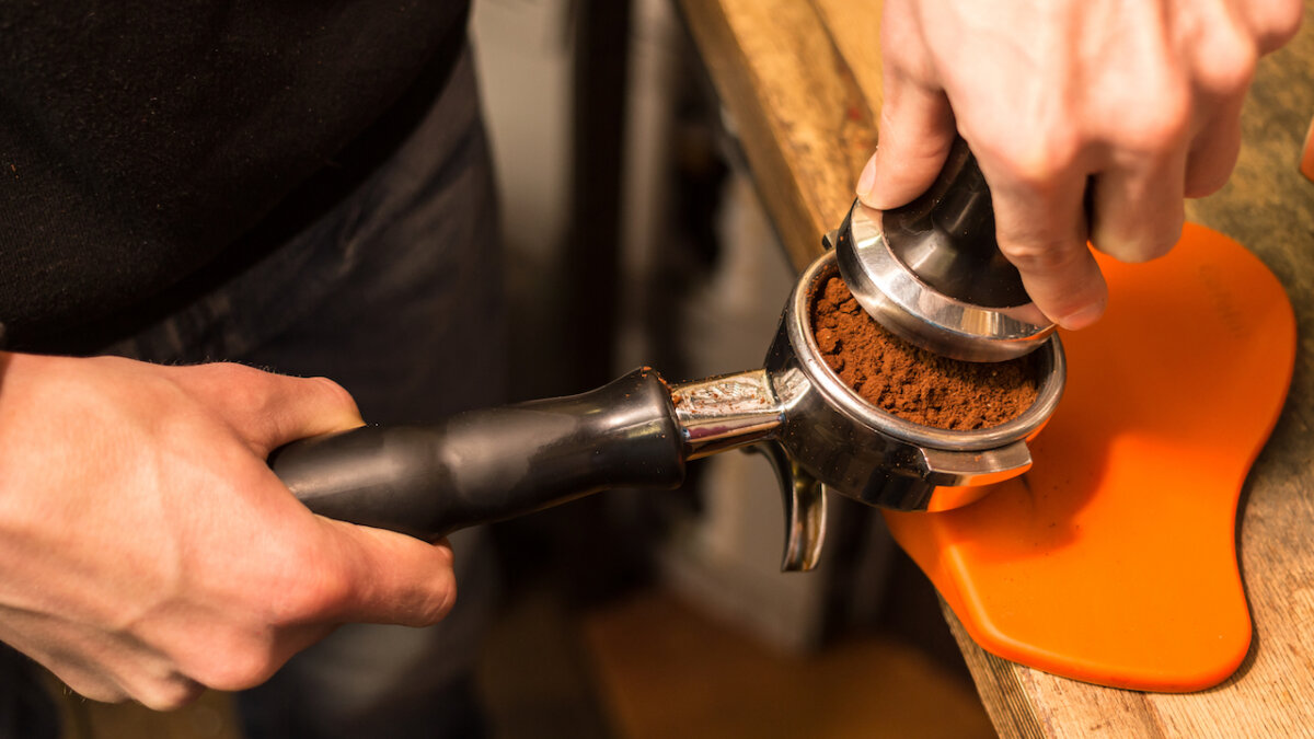 How To Tamp Espresso: Essential Tips on Tamping Pressure