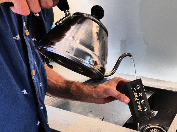 Pouring hot water to aeropress chamber