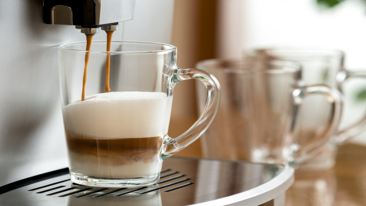maskin som gör en latte kaffe