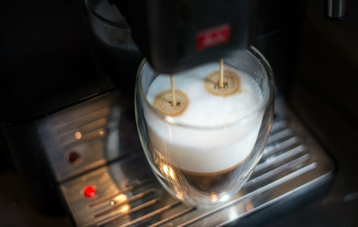 DIE BESTE CAPPUCCINO MASCHINE 2026: 6 TOP-TIPPS FÜR ZUHAUSE