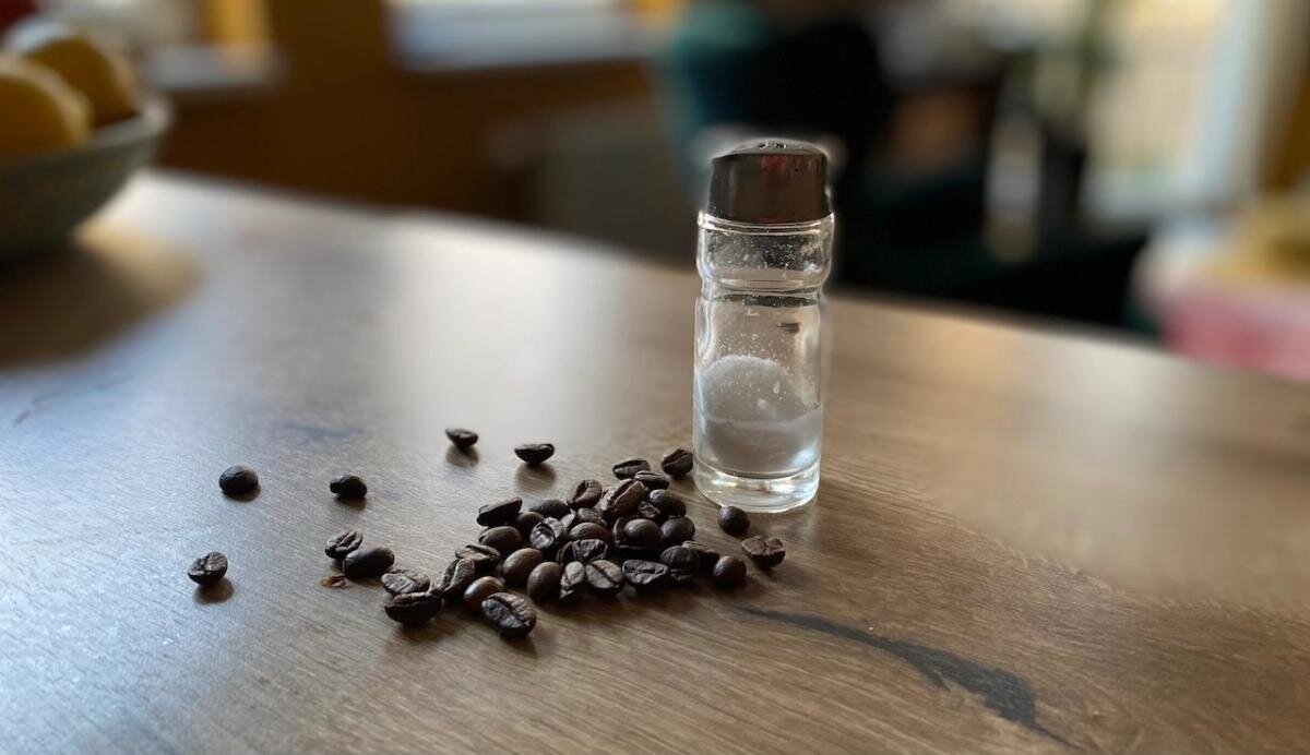 Café con sal: ¿conviene añadir una pizca de sal al café?