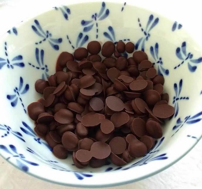 final product - chocolate covered coffee beans after putting them inside the fridge