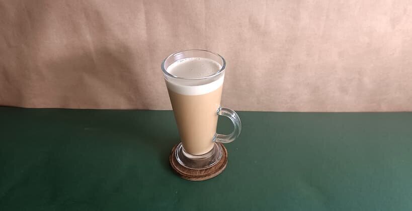 kokosoel-in-kaffeegetraenk