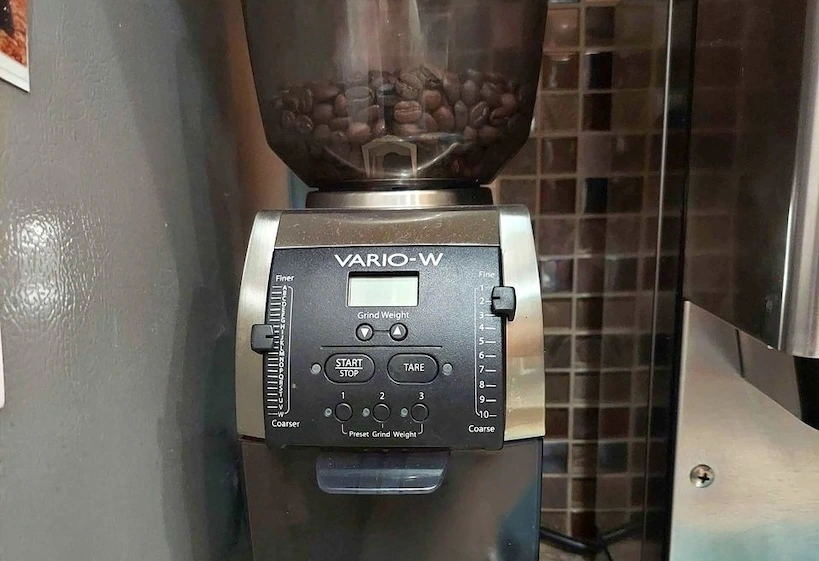 A closeup of Baratza Vario W grinder in the kitchen