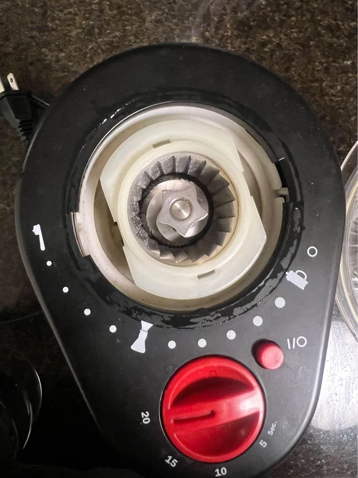 conical burr on bodum's electric grinder