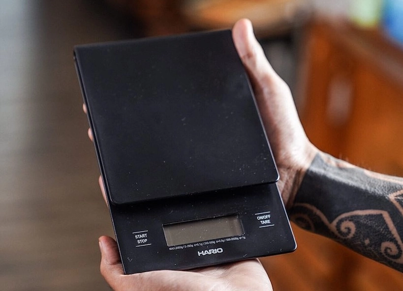 hands holding the Hario V60 scale