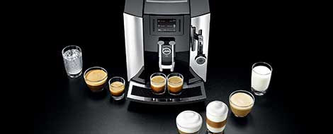 Cafetera Jura E8 con bebidas preparadas