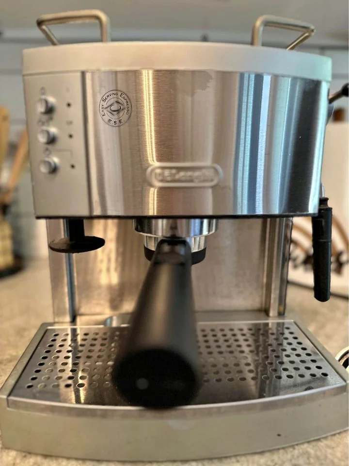 Delinghi EC702 seen from the front