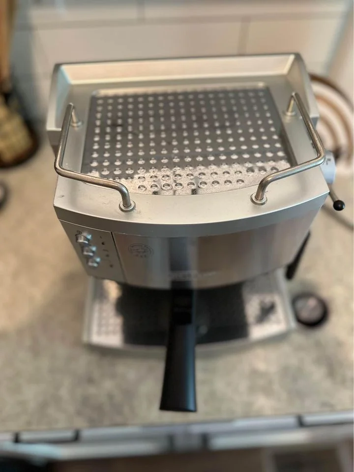 Top view of the Delonghi EC702