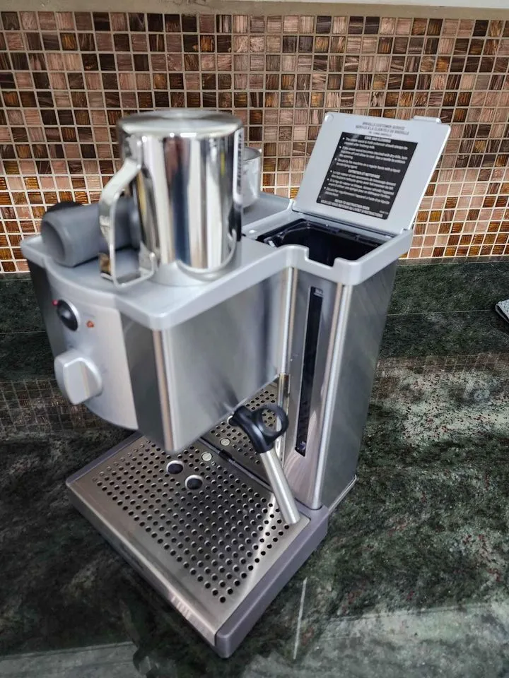 Breville Cafe Roma with open water tank