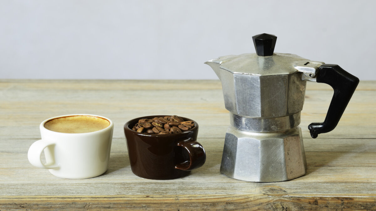 Cómo utilizar una cafetera italiana