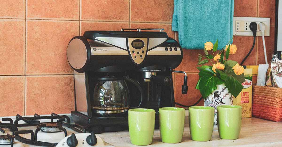 Best Keurig Alternatives (6 Coffee Makers Like Keurigs)