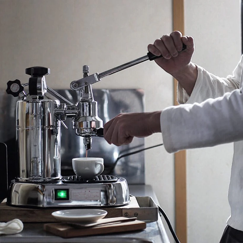 Barista pulling the handle of the the La Pavoni Professional