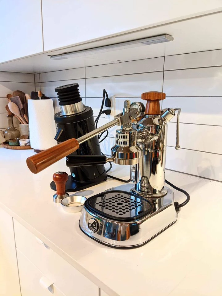 Side view of the La Pavoni Europiccola