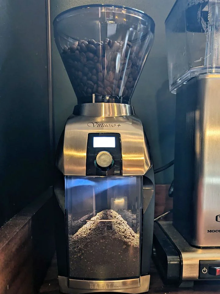 Baratza Virtuoso Plus with light in grounds hopper