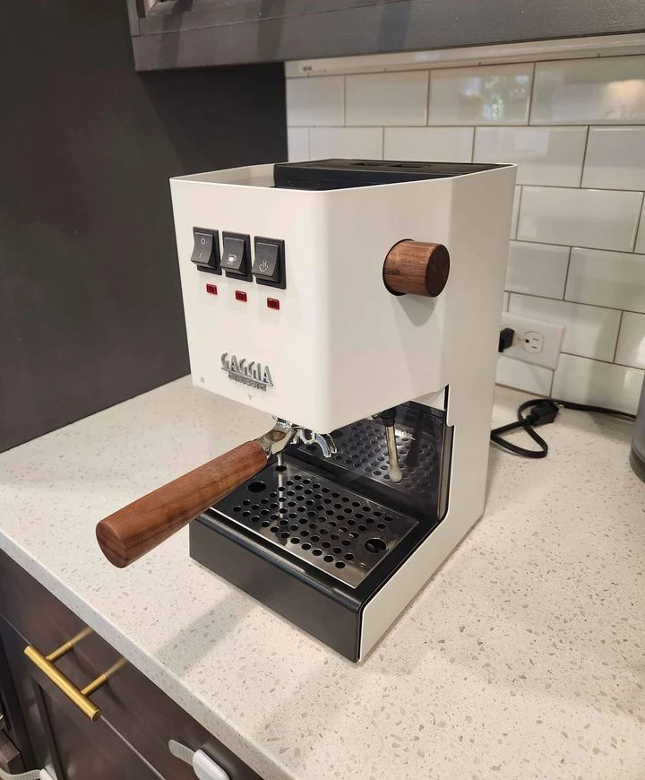 Side view of the Gaggia Classic Evo Pro in white on kitchen counter