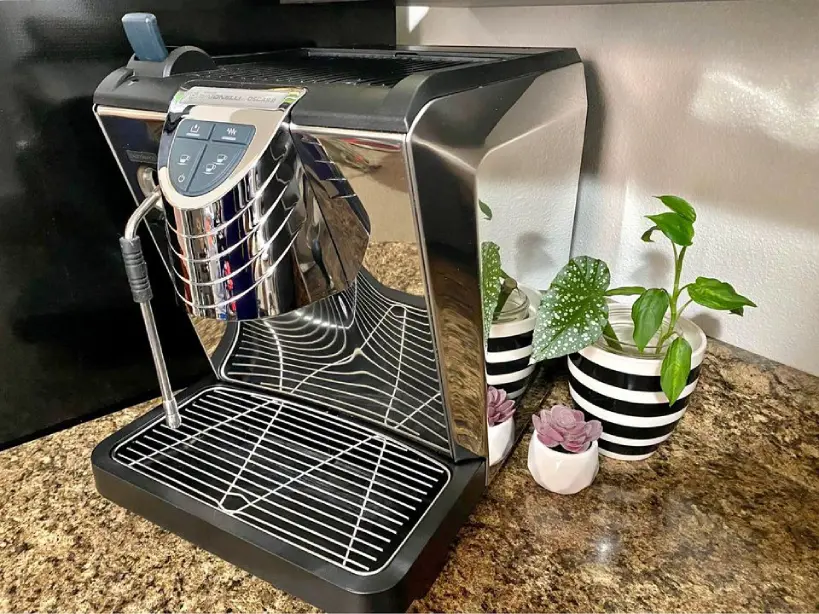 Nuova Simonelli Oscar II with potted plants