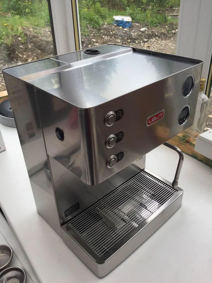 Overhead view of the Lelit Elizabeth espresso machine